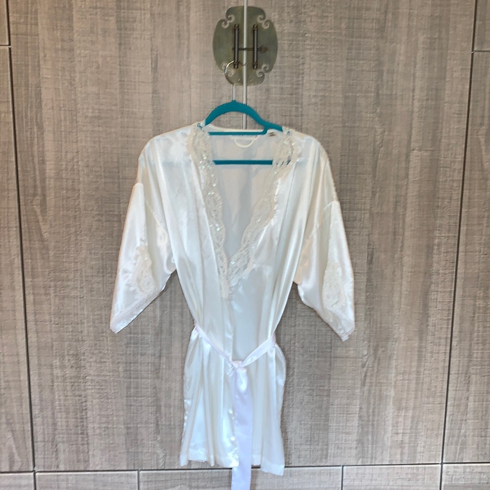 Victoria’s secret’s Satin Robe‎